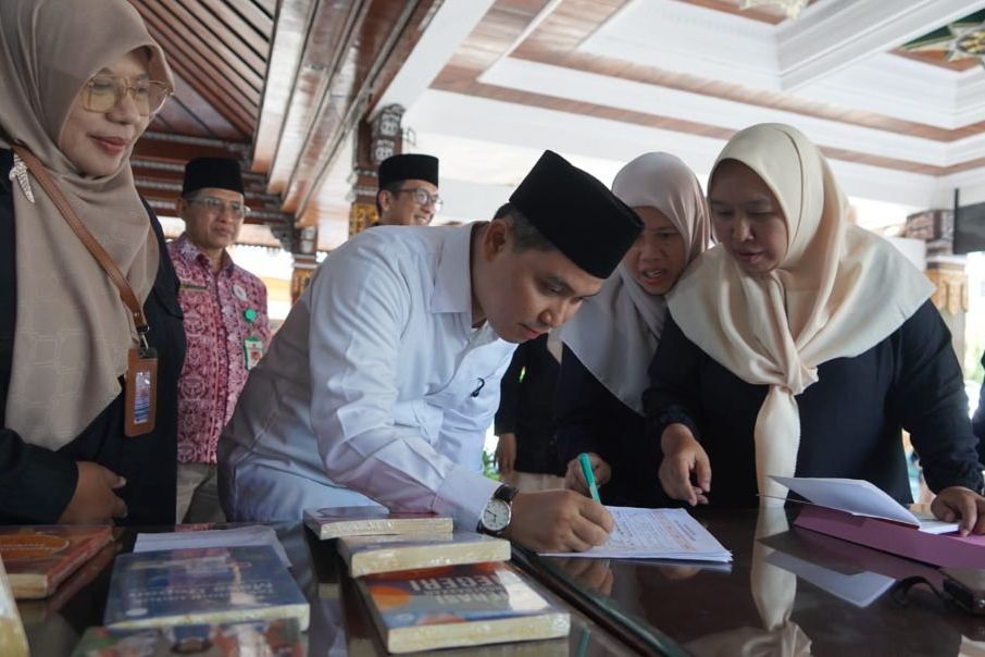 Saat AI Menjawab Pertanyaan, Guru Membentuk Karakter