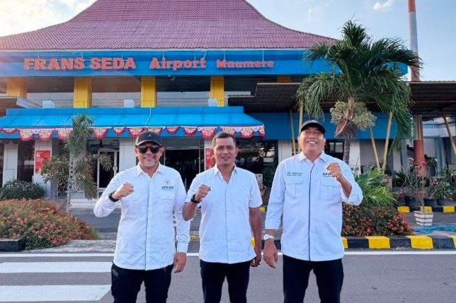 Bupati Probolinggo Diutus APKASI Salurkan Bantuan untuk Korban Gempa NTT
