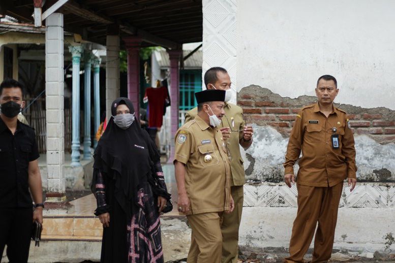 Bupati Situbondo Ancam Pecat Camat yang Tak Tempati Rumah Dinas