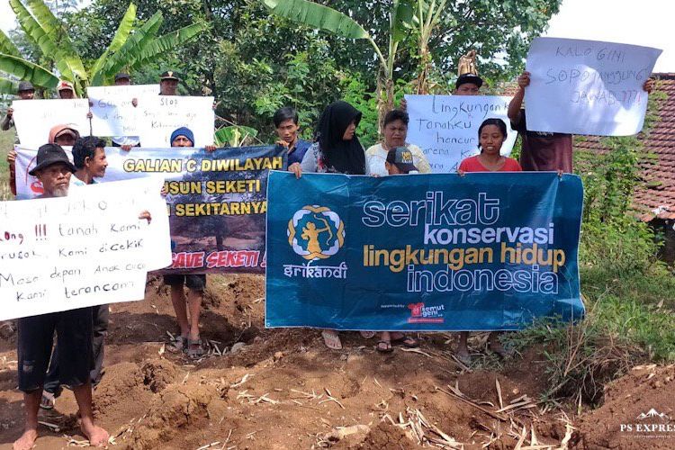 Sambut Jokowi, Warga Seketi Mojokerto Pilih Demo Galian C dan Kirim Surat Terbuka