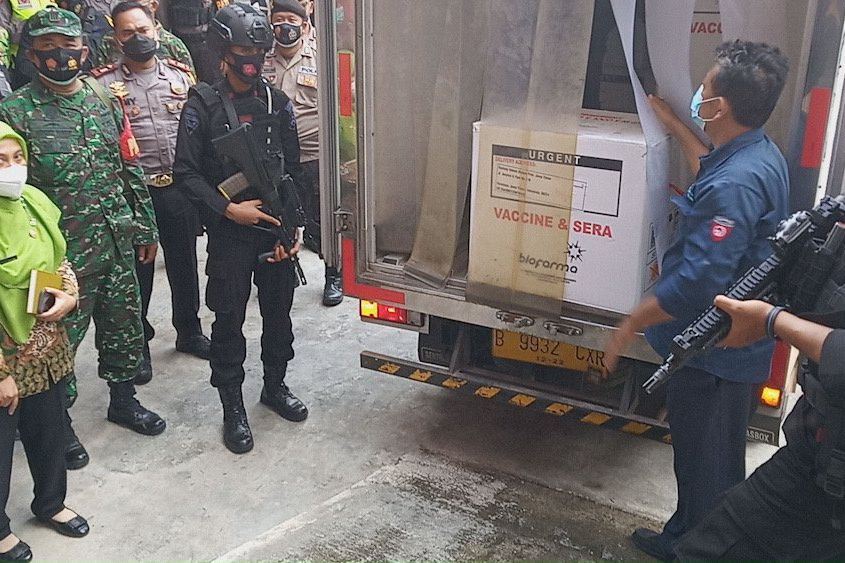 Vaksinasi di Jember Dimulai, Tiga Pimpinan Penegak Hukum Absen