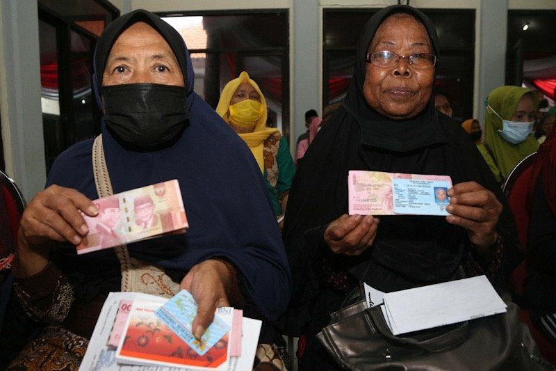 Warga Surabaya Bersyukur Atas Pemberian BLT Minyak Goreng dan BPNT