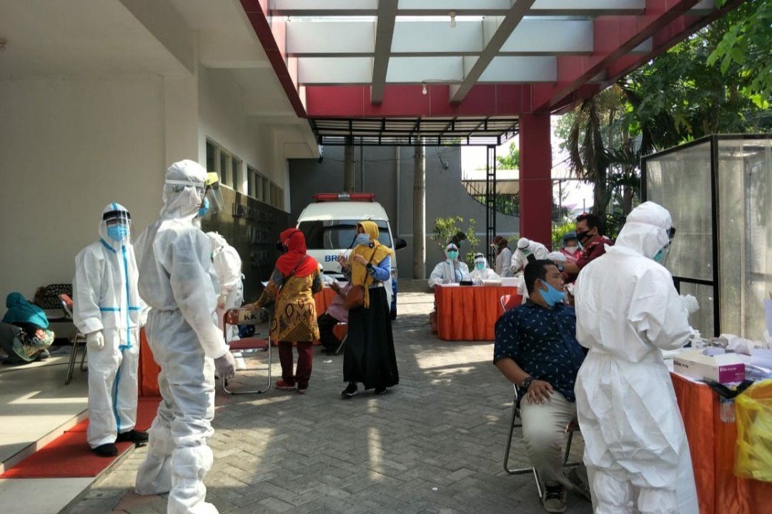 Tes Swab di Surabaya Tembus 215.869 Spesimen