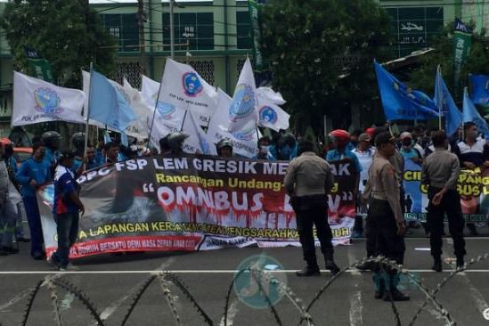 Jumlah Buruh Pengadu Pelanggaran Pemberian THR Lebaran Meningkat Tajam