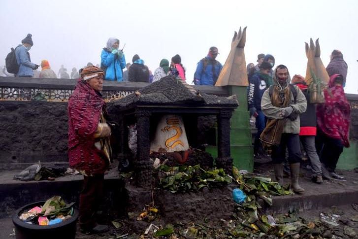 Tujuh Calon Dukun Pandita Bakal Menjalani <em>Mulunen</em> untuk Yadnya Kasada di Bromo