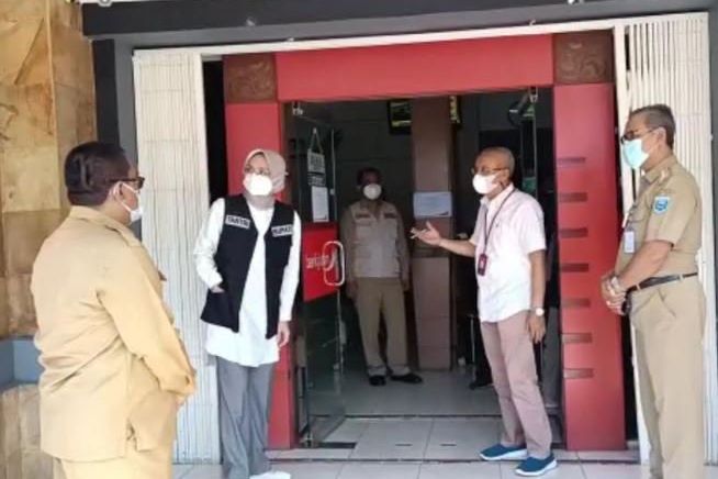 PPKM Darurat, Bupati Probolinggo Sidak Aktivitas Warung hingga Bank