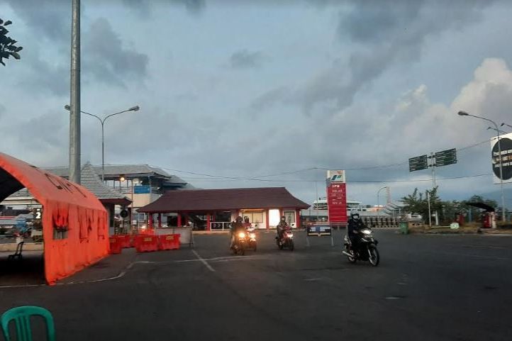 Tiga Hari Sebelum Larangan Mudik, Pemudik dari Bali ke Jawa Mulai Ramai di Pelabuhan Ketapang