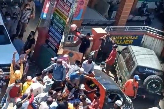 Jenazah Pasien Covid-19 Diambil Paksa di Puskesmas Pujer Bondowoso