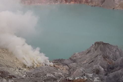 Kawah Gunung Ijen Meletup, Penjaga Sulfur Hilang Diduga Terpeleset Jatuh
