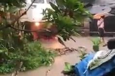 Kereta Api 'Parkir' di Depan Rumah Warga di Jember, Ini Penyebabnya