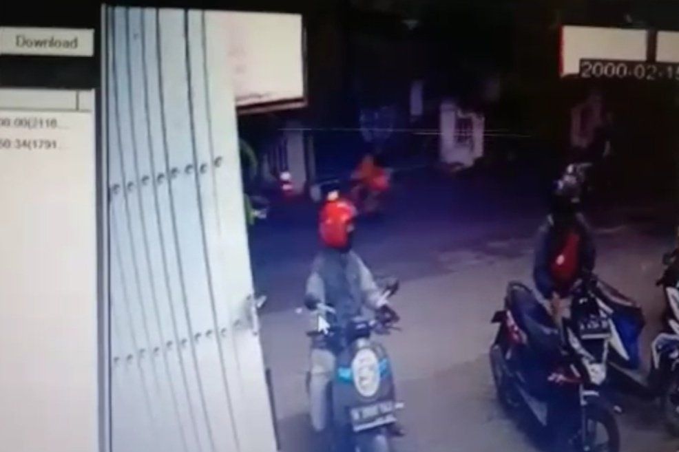 Tak Sampai Semenit, Motor Dicuri saat Konsumen Belanja di Toko Waralaba