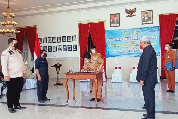 Wali Kota dan Bupati Madiun Teken MoU Proyek <em>Ring</em> <em>Road</em>