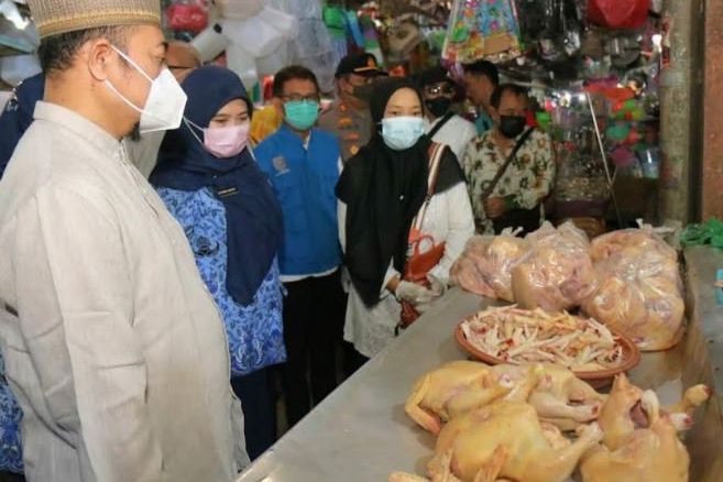 Cek Stok dan Harga Pangan, Tim Gabungan Sidak Pasar dan Bulog Probolinggo