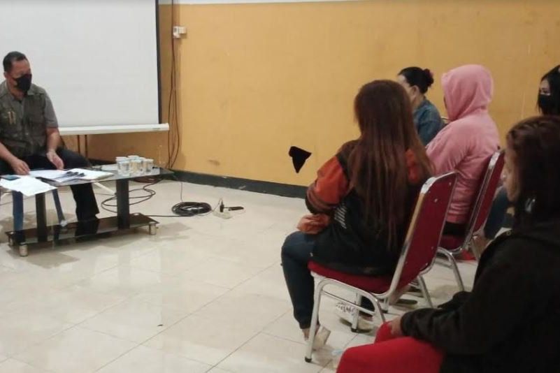 Beroperasi saat Ramadan, Pemandu Lagu Ditertibkan Satpol PP Probolinggo