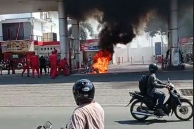 Polisi Selidiki Kebakaran Motor saat Isi Bensin di SPBU di Probolinggo
