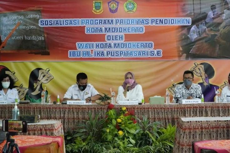 Pemkot Mojokerto Beri Perlengkapan Sekolah Gratis untuk Siswa SD-SMP