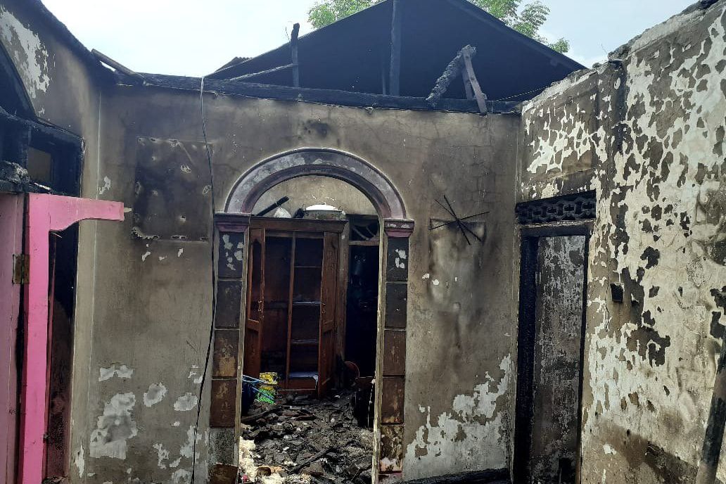 Tiga Rumah Terbakar, Pemilik Histeris Lihat Rumahnya Jadi Arang