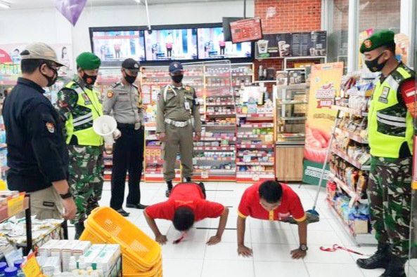Alfamart di Gresik Melanggar Ketentuan Jam Malam, Satu Pelanggar Hasilnya Reaktif
