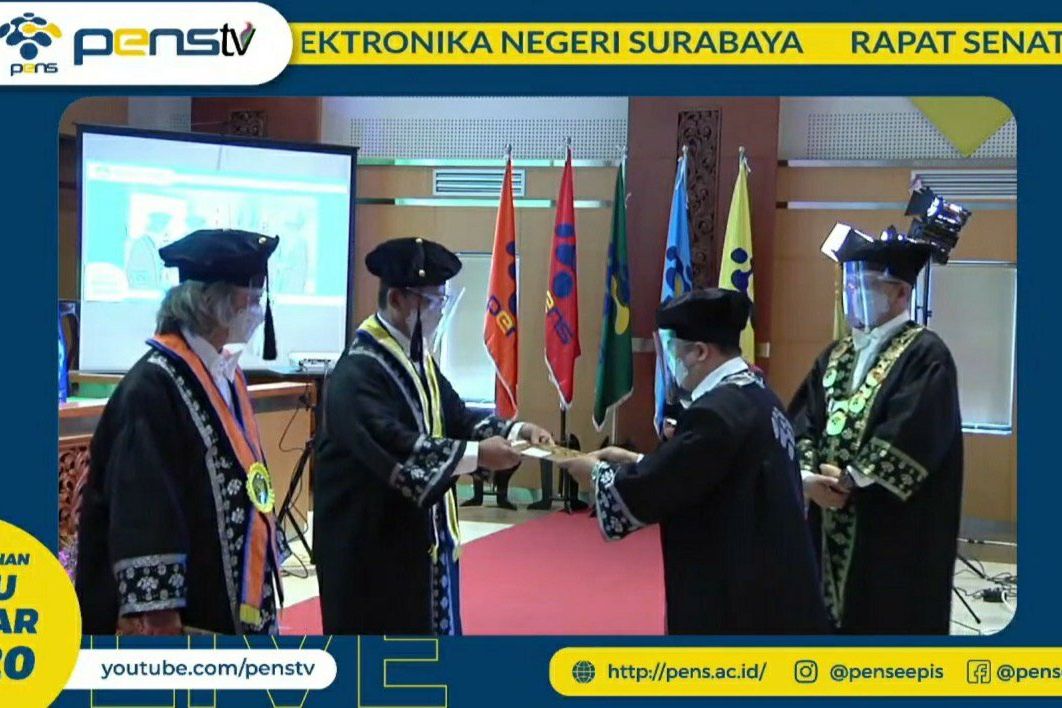 PENS Kukuhkan Dua Guru Besar Perdana Pada Rapat Senat Terbuka Luar Biasa