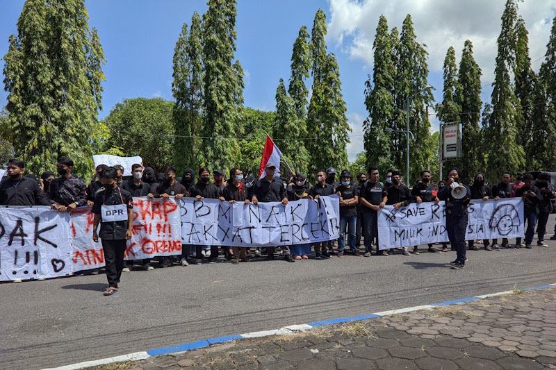 Mahasiswa Ponorogo Geruduk DPRD Bawa Tujuh Tuntutan