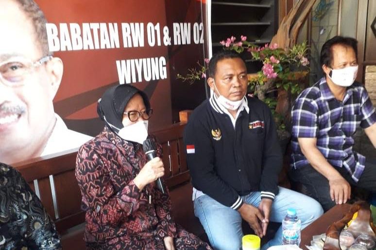 Risma Kampanyekan Eri Cahyadi-Armuji, Warga: Ingin Penerus Sosok Kebaikan Bu Risma