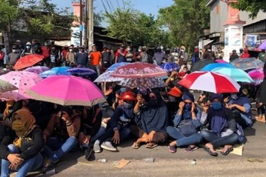 Di Balik Tidak Dapat THR, Ini Pengakuan Buruh dari Perusahaan New Era