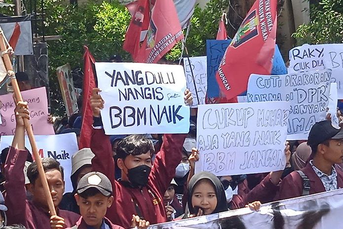 Total Kenaikan BBM, IMM Gelar Demo di DPRD Lamongan