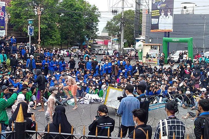 Mahasiswa Jember Kecam Wacana 3 Periode Presiden dan Krisis Minyak Goreng