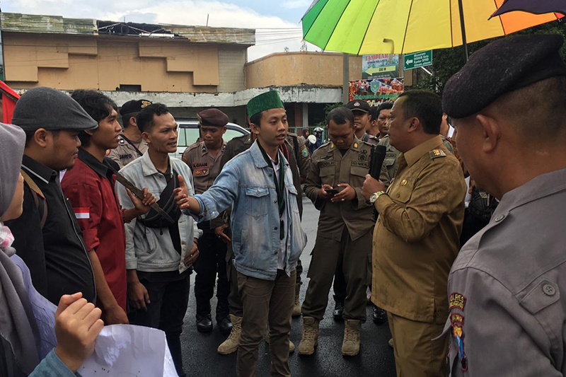 Pertanyakan Kinerja 1 Tahun, Mahasiswa Demo di Depan Kantor Pemkot Probolinggo
