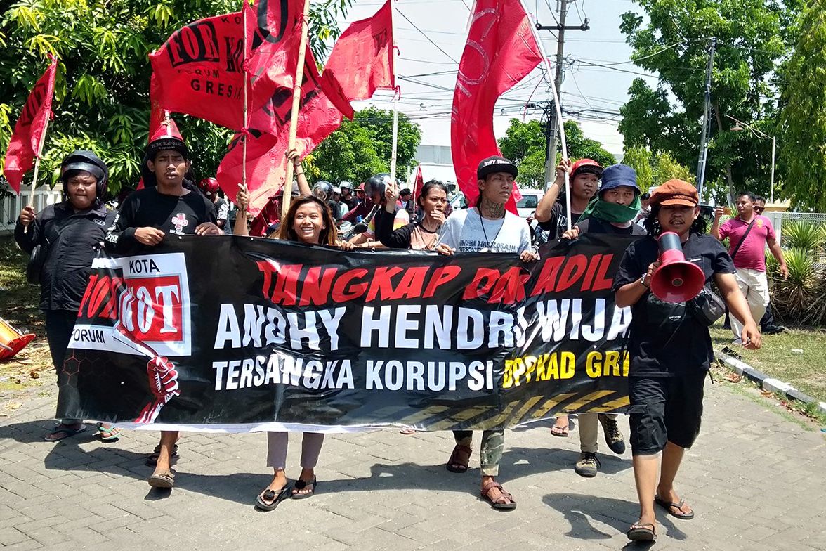 Demo Kantor Kejaksaan, Warga Desak Sekda Gresik Segera Ditahan