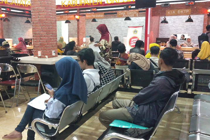 Dispendukcapil Gresik Tarik Mesin Cetak E-KTP dan Operator di Kantor Kecamatan