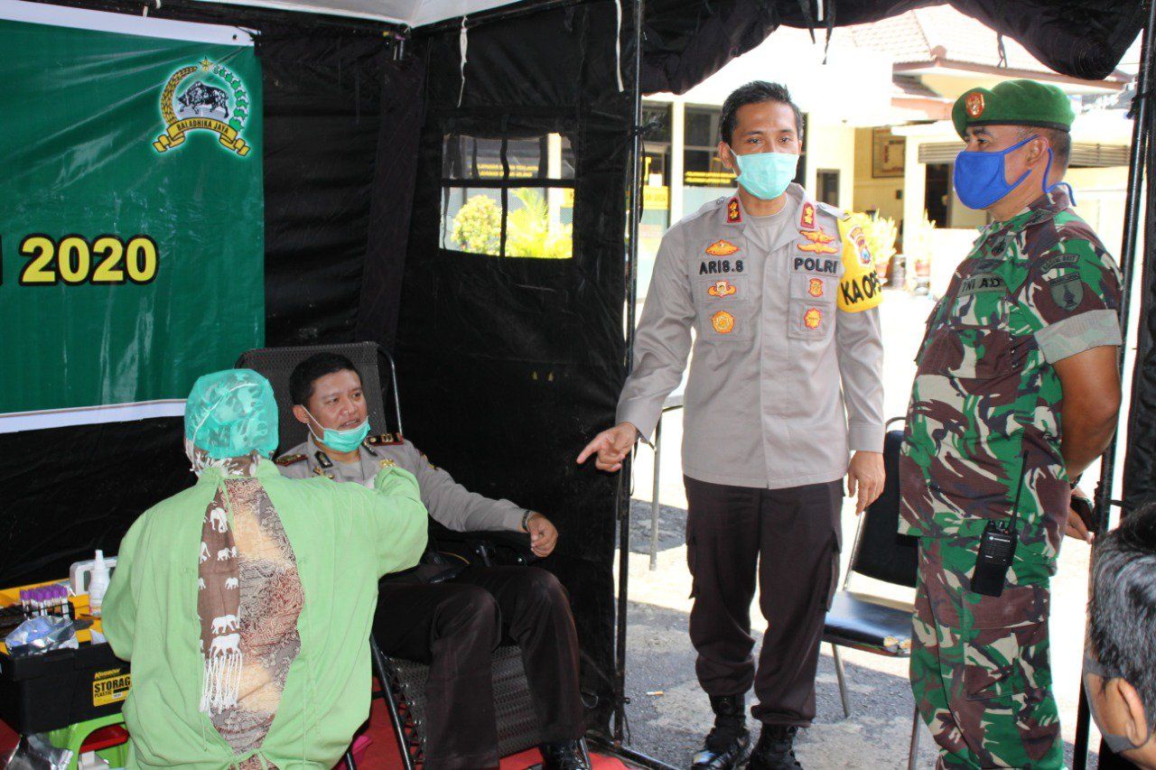 Efek Covid-19, Stok Darah di PMI Jember Menipis, Polres Jember Gelar Baksos Donor
