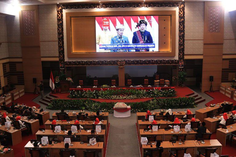 DPRD dan Bupati Mojokerto Ikuti Pidato Kenegaraan Bersama Presiden di HUT RI ke-77