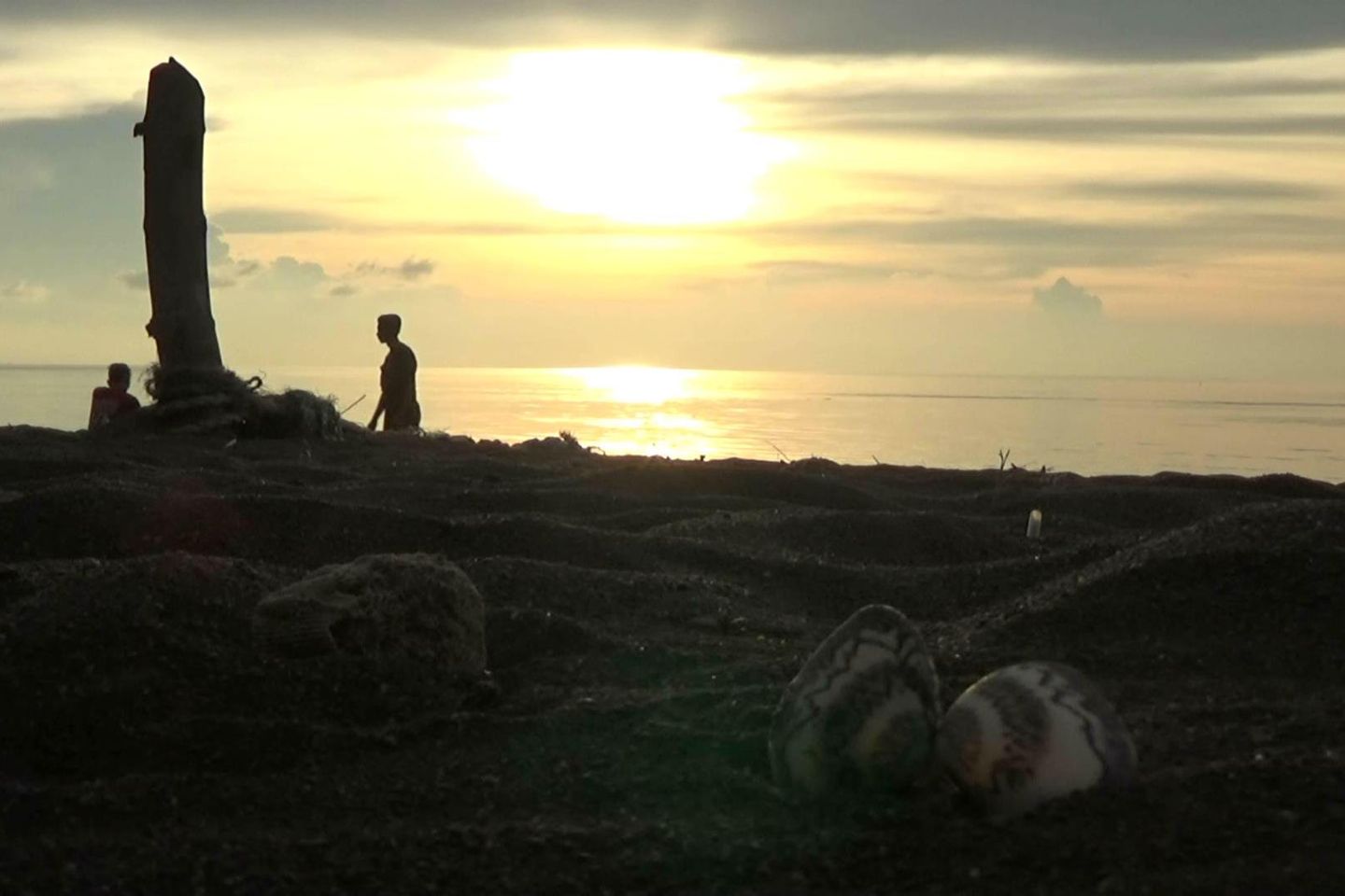 Menyapa Senja di Pantai Duta Probolinggo