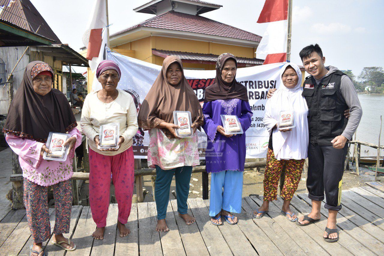 Daging Kurban Pertama di Pulau Salah Nama