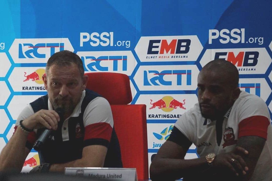 Greg Nwokolo Penasaran Melawan Persebaya
