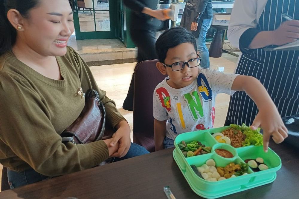 Lomba Dekorasi Bento di Surabaya Jadi Ajang Kekompakan Ibu dan Anak