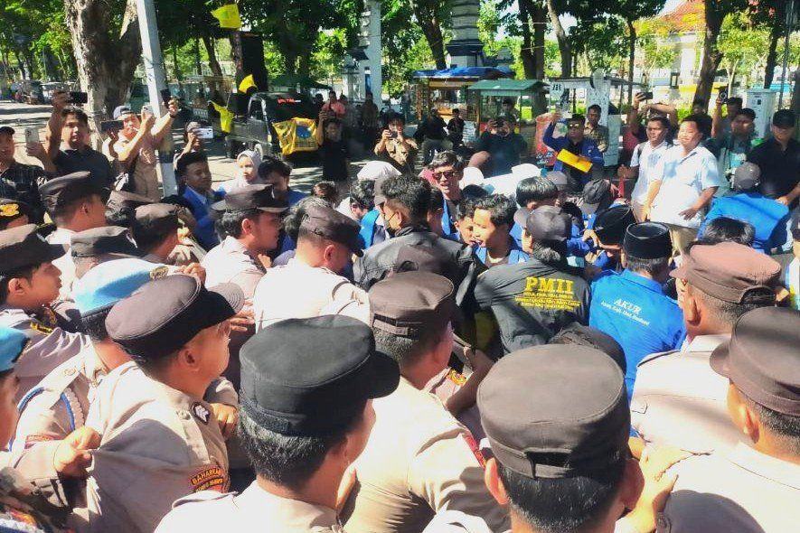 PMII Geruduk DPRD Sampang, Desak Evaluasi Total MBG dan KDKMP