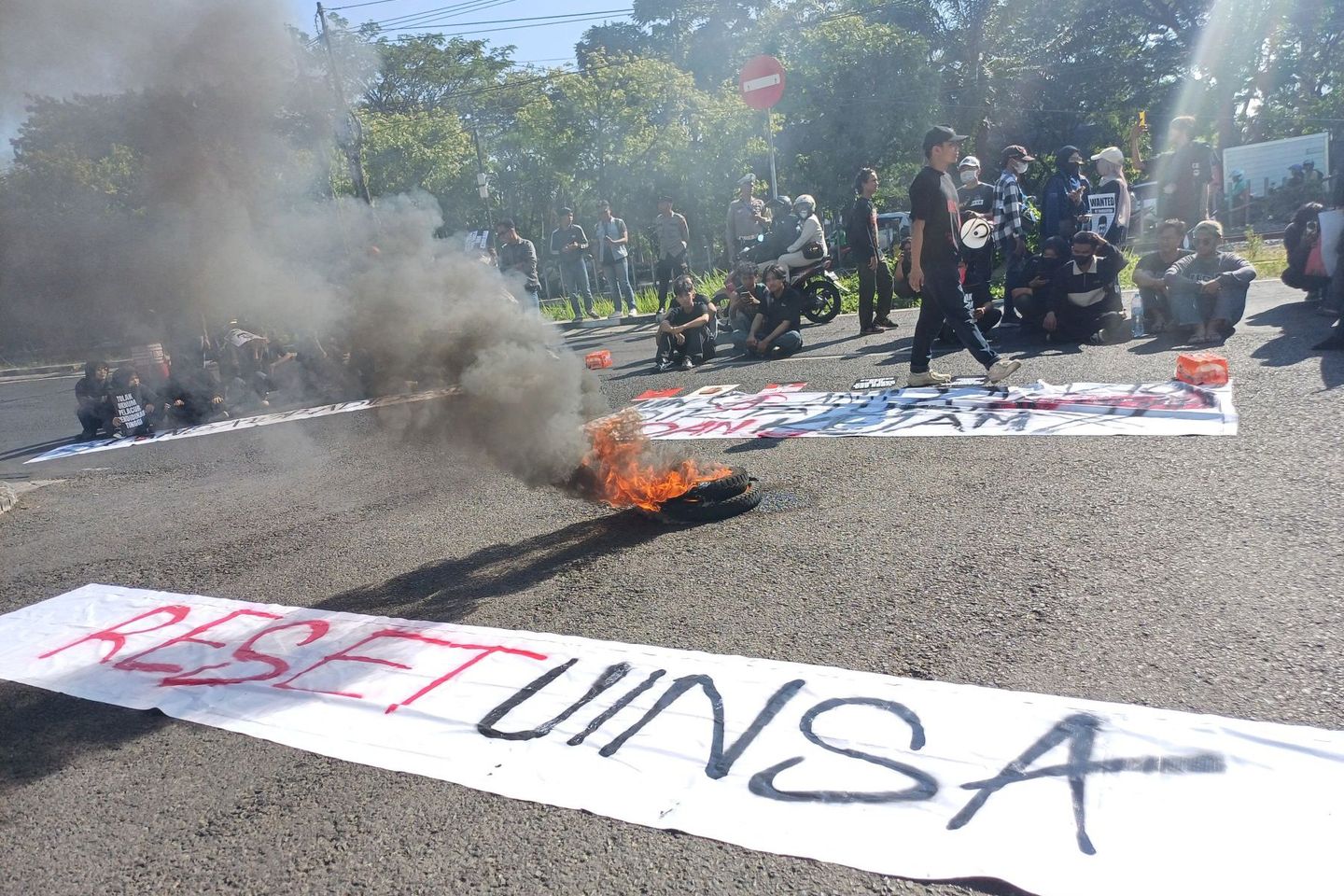 Mahasiswa UINSA Demo, Desak Plt Rektor Mundur demi Jaga Netralitas Pemilihan Rektor
