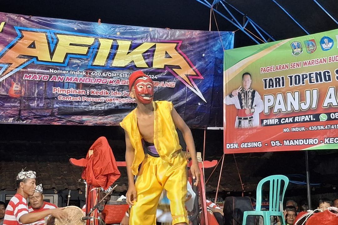 Rifai, Penjaga Sandur Manduro yang Tak Lelah Melintasi Waktu