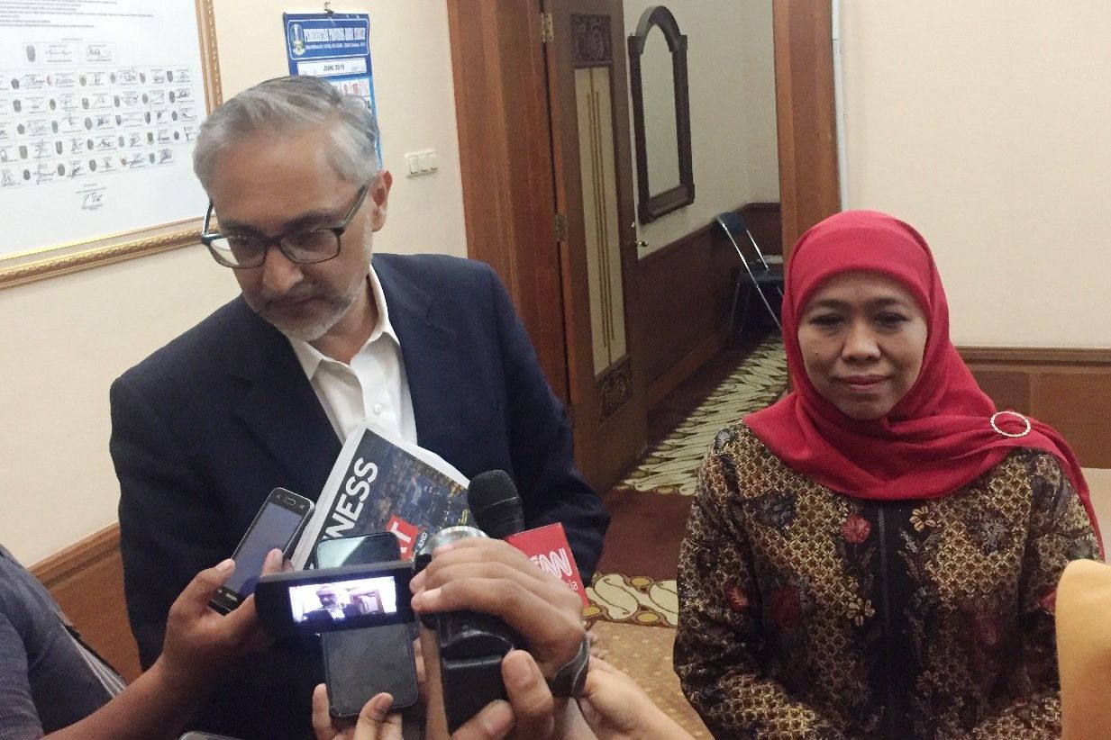 Khofifah Ingin Inggris Bantu Pembangunan MRT dan LRT di Jawa Timur