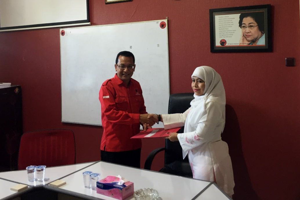 Kader Muslimat Jatim Ambil Formulir sebagai Cawawali di PDI Perjuangan