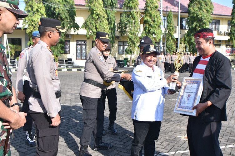 Bupati Situbondo Tegaskan Satkambling Jadi Garda Terdepan Pengamanan Lingkungan