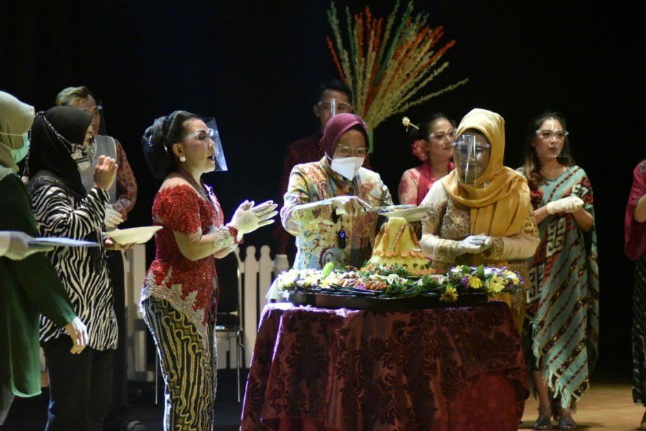 Saat Pentas Jula-Juli Kesenggol Campursari, Risma Terima Kejutan Ulang Tahun Lagi