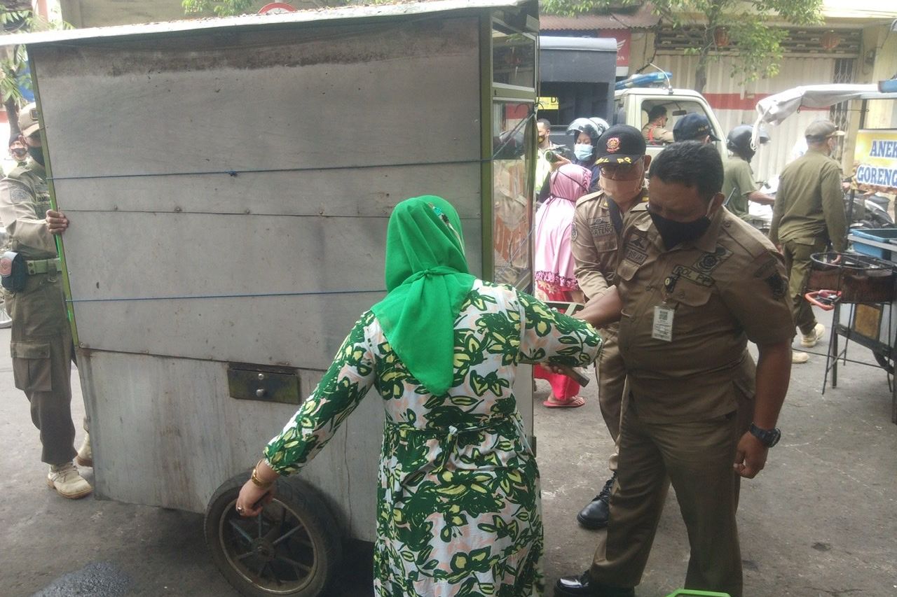 Terkesan Tebang Pilih, Penertiban PKL di Mojokerto Diprotes