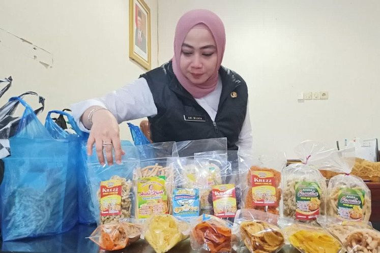 Sebelum Dipasarkan, Makanan Hasil Olahan Warga Terdampak Covid-19 Dilakukan Kurasi