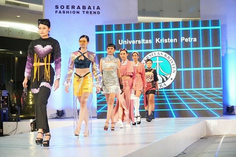 Ajang Soerabaia Fashion Tren 2023 Tampilkan 28 Busana Karya Mahasiswa UK Petra