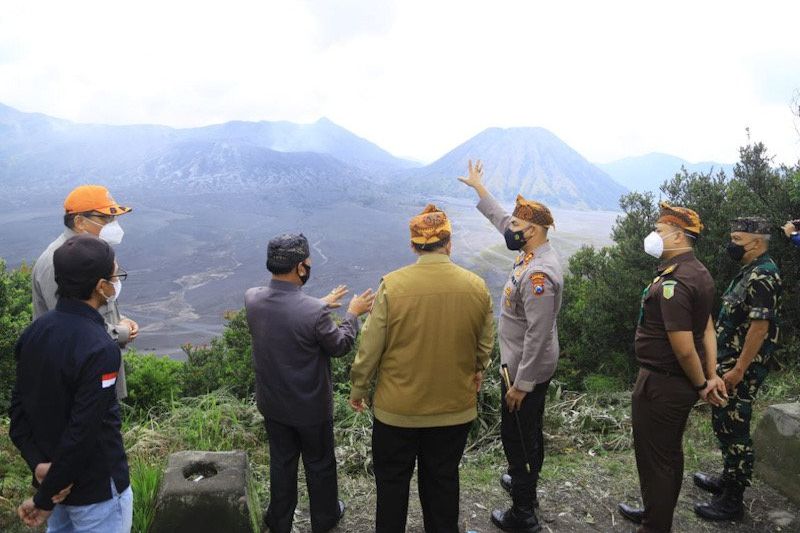 Pastikan Bromo Aman, Plt Bupati Probolinggo Bersama Kapolres Datangi Pos Pengamatan Gunung Api