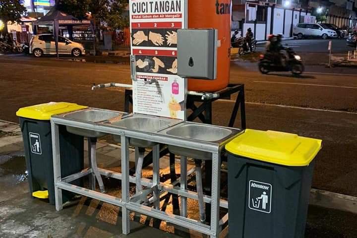 Satpol PP Jember Pantau Peralatan Wastafel di Tempat Umum