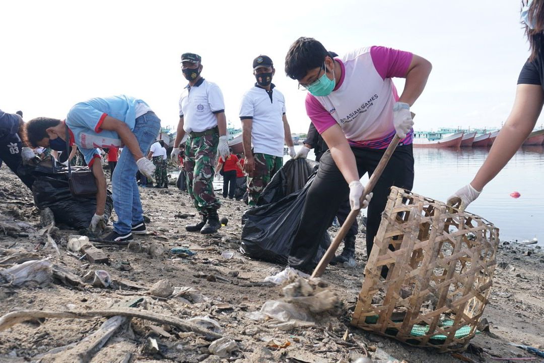 Angin Barat Bawa Kiriman Sampah ke Pelabuhan Benoa